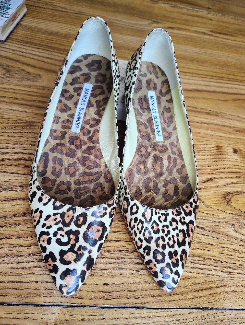 Manolo Blahnik Leather Pointed-Toe Leopard Print Women's Flats Beige Black 36½. - Picture 2 of 15